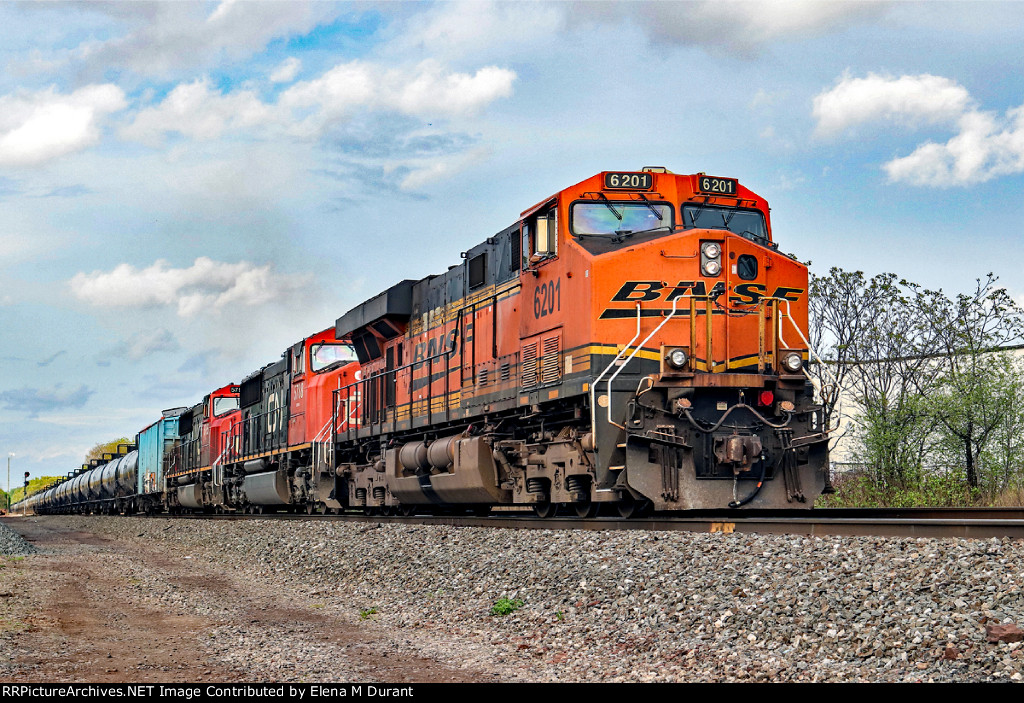 BNSF 6201 on B-117